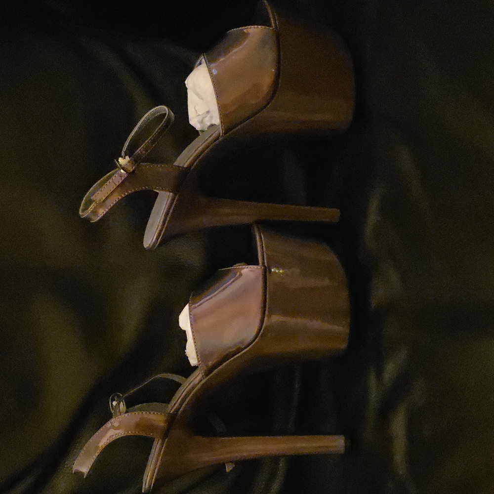Brand New Ellie Pewter Gray Heels Elegant and Versatile(Like A BROWN IRIDESCENT)